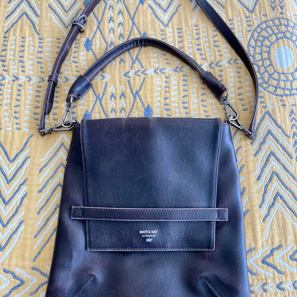 🤎 MATT & Nat 🤎 Envelope Messenger Bag! Distressed Vegan Leather.